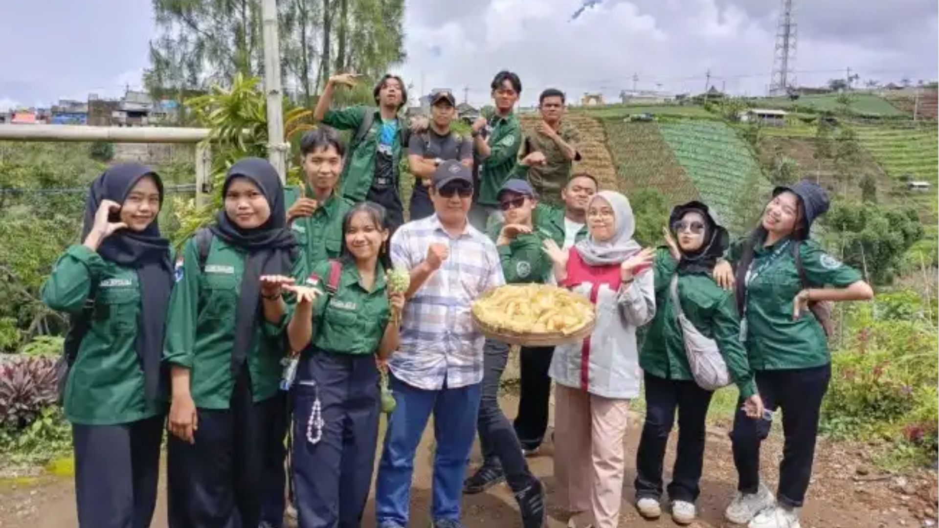 Mahasiswa Unikama Turun ke Lereng Gubug Klakah, Mengkaji Konservasi Lahan untuk Pertanian Berkelanjutan