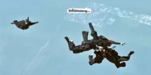 13 Penerjun Wanita Angkatan Udara Latihan Akurasi Landing di Lanud Abd. Saleh