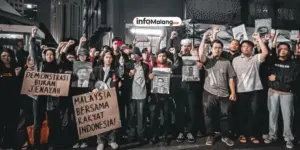Aksi Demonstran Mahasiswa Malaysia di Depan Kedubes RI, Suarakan Solidaritas untuk 400 Orang yang Ditangkap saat Demo DPR