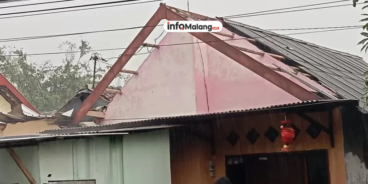 Angin Kencang Rusak 10 Rumah di Malang, Warga Terima Bantuan