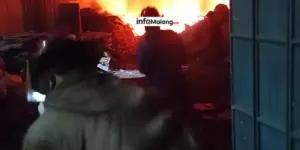 Dalam 17 Jam, Dua Kebakaran Terjadi di Kota Malang: Rumah Hangus Dan Tumpukan Rongsokan Terbakar