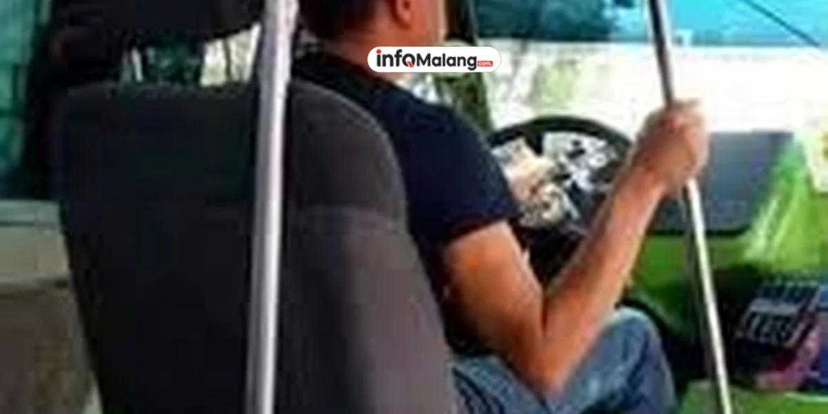 Di Luar Nalar, Cowok Ini Dijemput oleh Temannya Pakai Bis