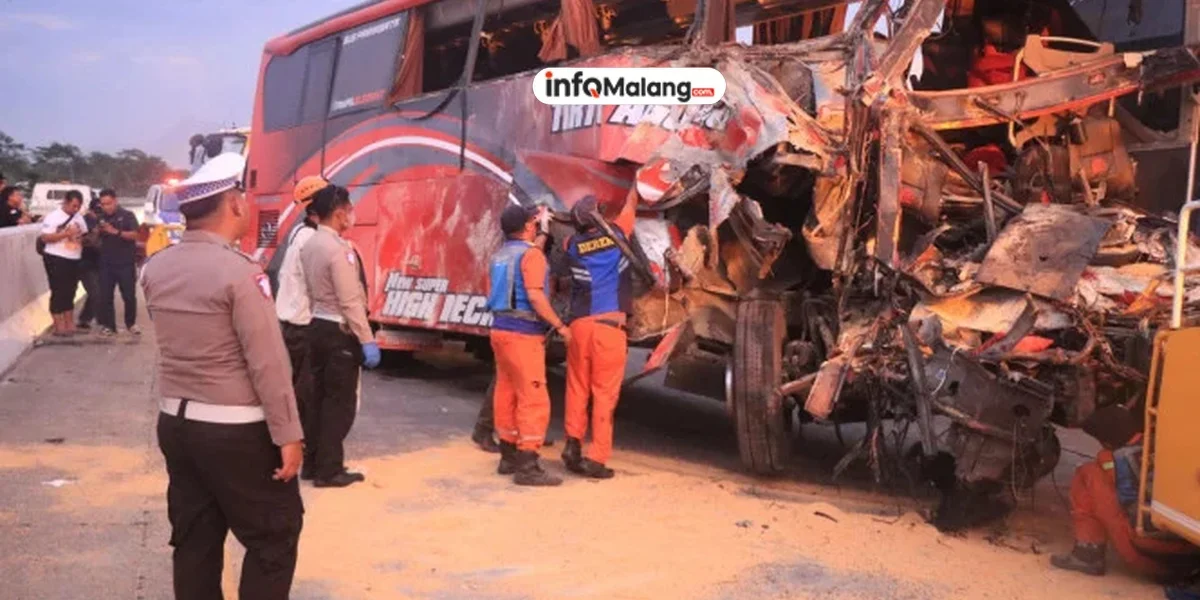 Empat Tewas dalam Kecelakaan Bus Pariwisata dan Truk di Tol Malang