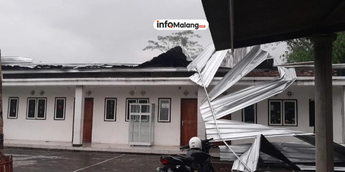 Hujan Disertai Angin Kencang Rusak Puluhan Rumah di Malang