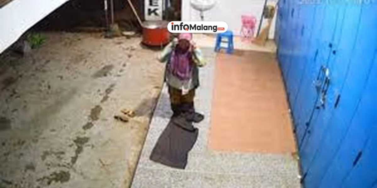 Ibu-Ibu Viral Salat Subuh di Teras Ruko, Bikin Haru Pemilik hingga Netizen