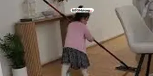 Ibu Panik Anaknya Hilang, Ternyata Sedang Belajar Wudhu Sendiri dengan Buku Panduan