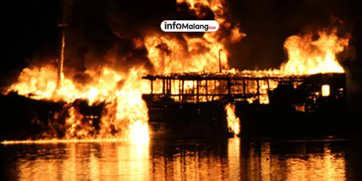 Kapal Terbakar di Muara Baru Jakut, Asap Tebal Selimuti Dermaga