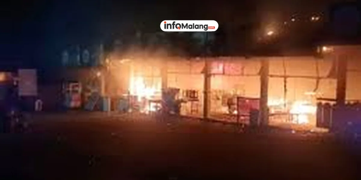 Kebakaran Hebat Landa Pujasera Karangploso, Ledakan Picu Kepanikan Warga