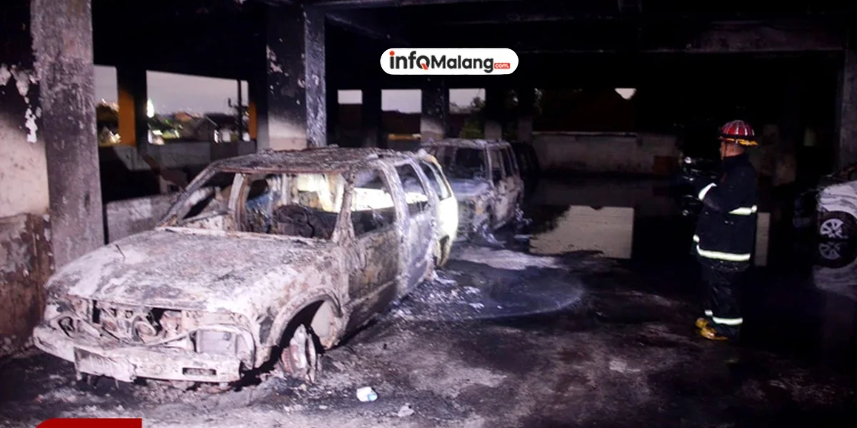 Kebakaran Hebat di Pasar Comboran Malang, 11 Mobil Hangus Terbakar