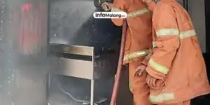 Kebakaran Pasar Dampit Kabupaten Malang Terkendali, Garis Polisi Dipasang untuk Penyelidikan