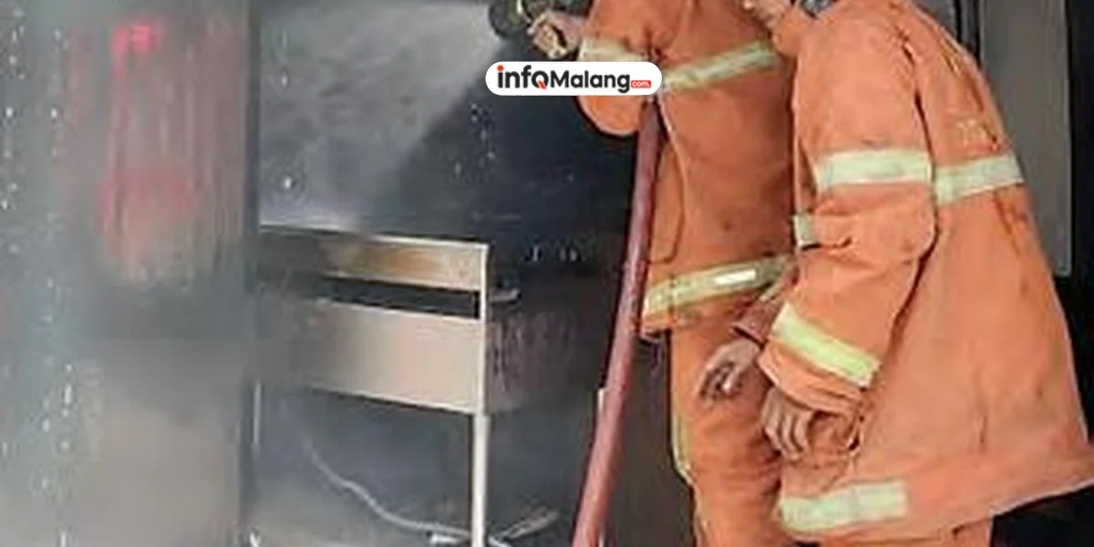 Kebakaran Pasar Dampit Kabupaten Malang Terkendali, Garis Polisi Dipasang untuk Penyelidikan