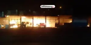 Kebakaran Tengah Malam di Pujasera Karangploso, Penyebab Masih Diselidiki