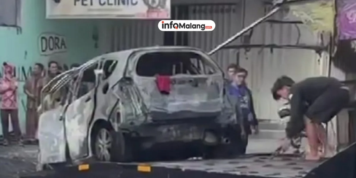 Kecelakaan Tunggal Honda Jazz di Sawojajar, Pengemudi Luka Bakar Usai Tabrak Lapak Bensin