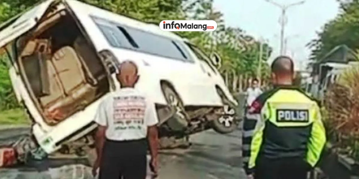 Kendaraan Elf Tiba-tiba Terbakar di Tol Malang, 15 Penumpang Berhamburan Keluar