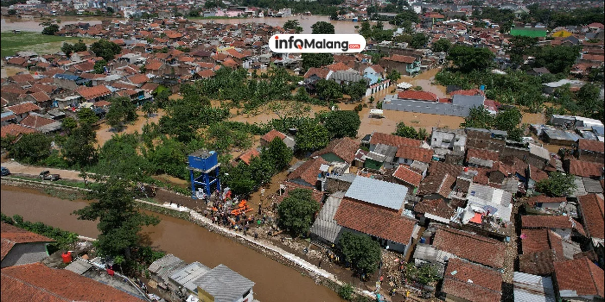 Kota Batu Diterjang Hujan Lebat, Atap Hotel Roboh dan Banjir Luapan Rendam Rumah Warga