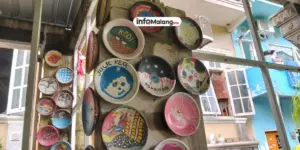 Mahasiswa UB Manfaatkan Gudang Keramik Dinoyo untuk Pameran Seni