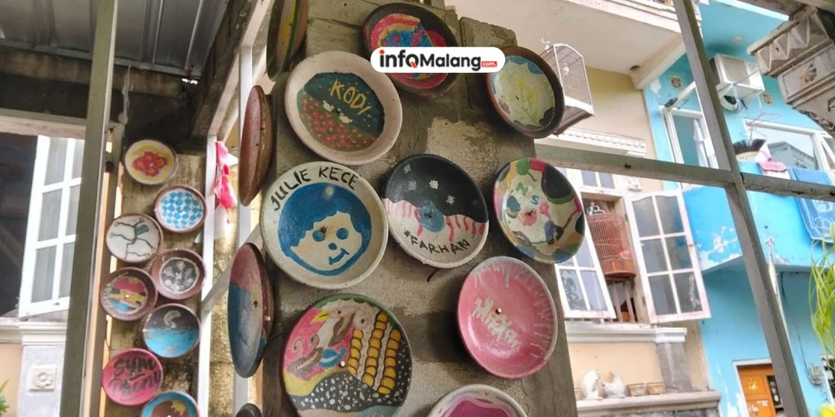 Mahasiswa UB Manfaatkan Gudang Keramik Dinoyo untuk Pameran Seni