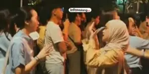 Momen Haru Cewek Ini Terjemahkan Lirik Lagu dengan Bahasa Isyarat untuk Temannya