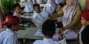 Momen Haru Guru SLB Ini di Yogyakarta Ajak Murid Belajar di Luar Kelas