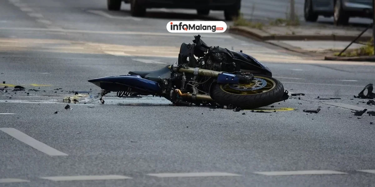 Pengendara Motor Tewas Terlindas Truk Gandeng Akibat Rem Mendadak