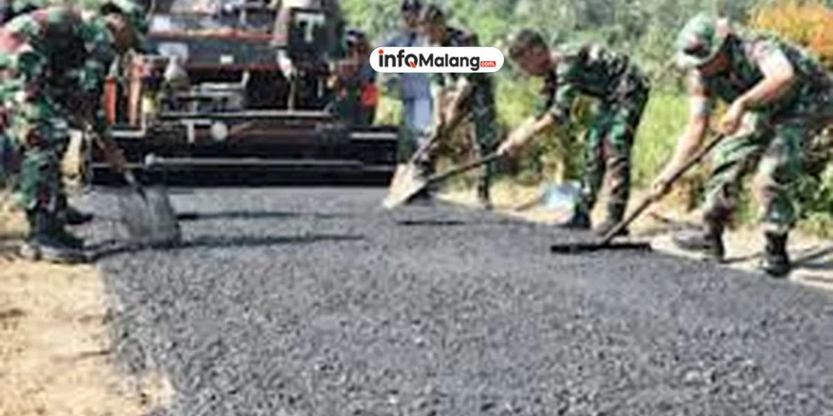 Perbaiki Jalan, Kodim 0818/Malang-Batu Poles Dua Ruas Pertanian di Desa Lebakharjo