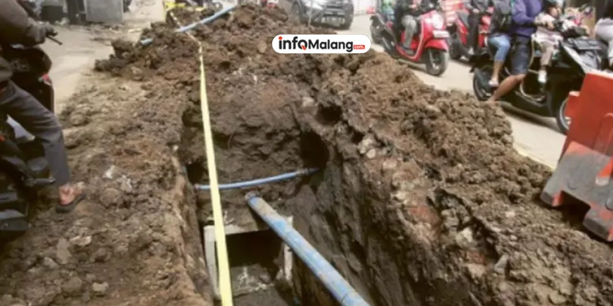 Pipa PDAM Pecah Lagi di Jalan Sigura-Gura, Tersenggol Ekskavator Proyek Drainase