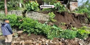 Plengsengan Longsor di Bumiaji Batu, Material Sempat Menutup Jalan