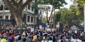 Ratusan Santri di Malang Demo Tuntut Penutupan Trans7 Usai Tayangan Dinilai Lecehkan Pesantren