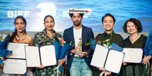 Reza Rahadian Borong 4 Piala di Busan, Debut Sutradara ‘Pangku’ Pukau Dunia, Siap Tayang 6 November