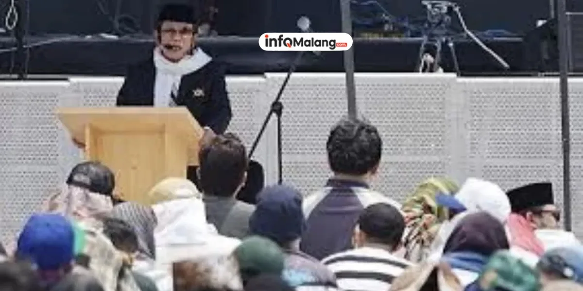 Rhoma Irama Pimpin Salat Jumat di Tengah Konser Musik Pestapora 2025