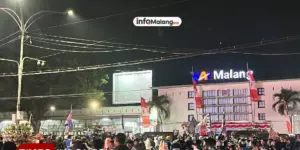 Ribuan Aremania Padati Kota Malang Rayakan HUT Arema ke-38