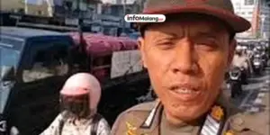 Salfok! Bapak Satpol PP Ini Tegur Pemotor yang Naik Trotoar Pakai Bahasa Inggris