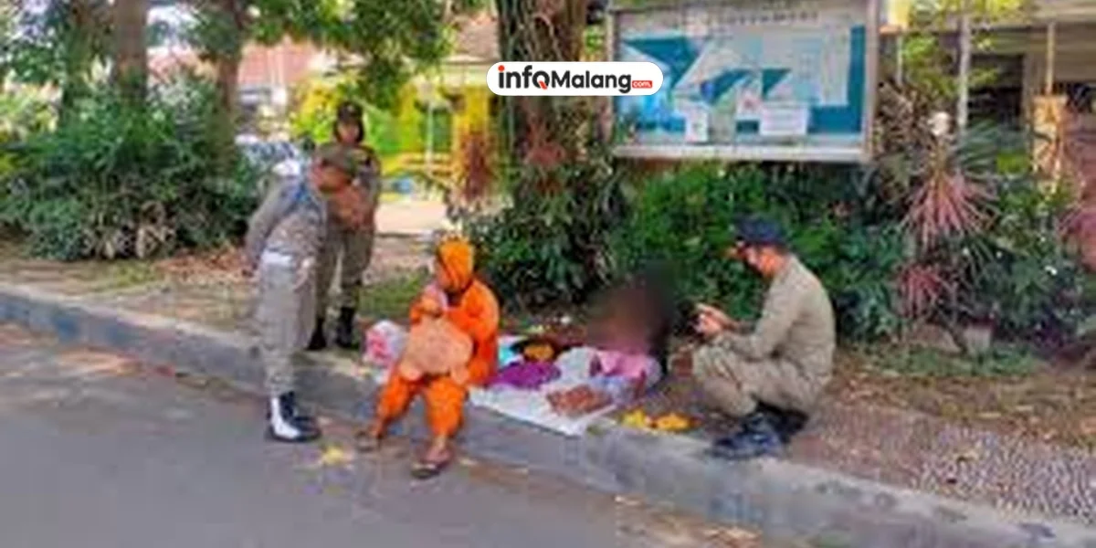 Satpol PP Kota Malang Jangkau Pengemis yang Bawa Anak Kecil