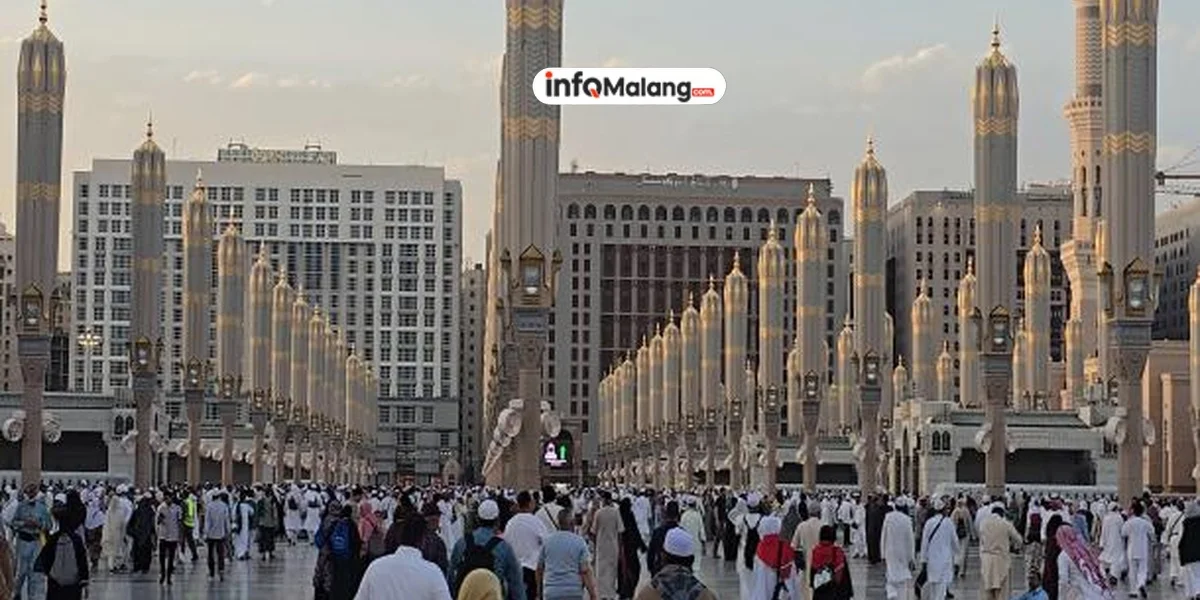 Tas Jamaah Raib saat Salat Maghrib di Masjid Agung Jami Kota Malang, Aksi Pelaku Terekam CCTV