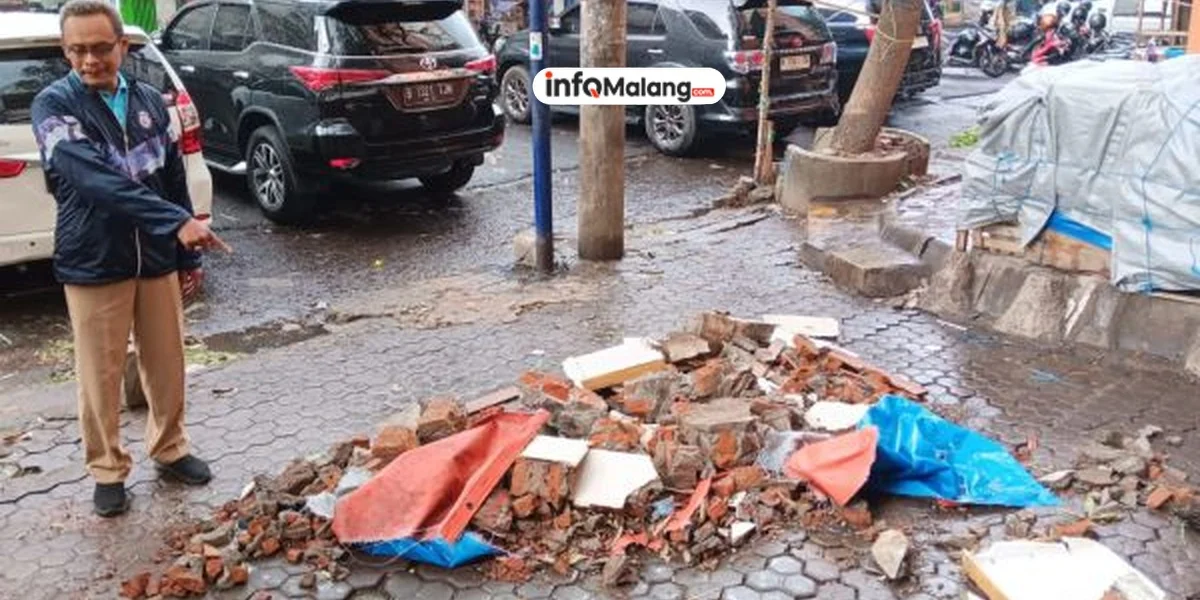 Tembok Lantai 3 Pasar Besar Malang Ambruk, Pedagang Pisang Alami Luka Serius