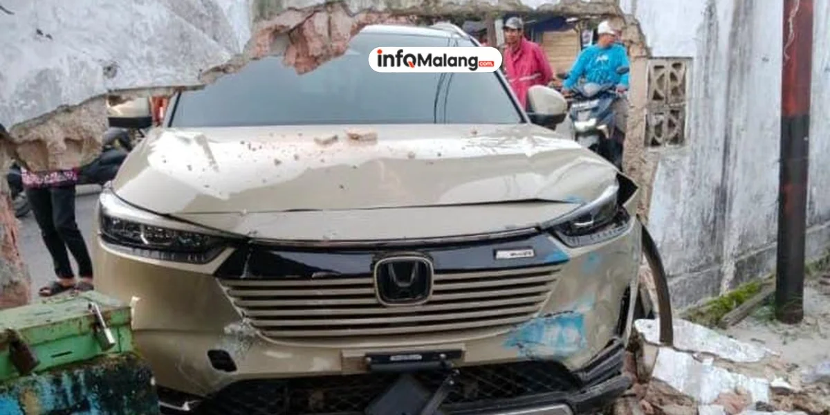 Truk Hantam Pagar Makam di Pakisaji, Sopir Alami Dislokasi