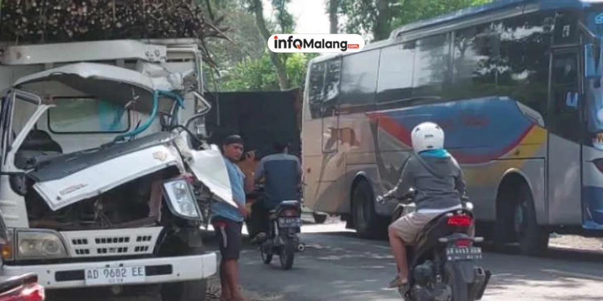 Truk Pengangkut Tebu Terguling Lagi di Malang, Diduga Akibat Ban Becah