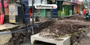 Usaha yang Terdampak Proyek Drainase Suhat Ambil Inisiatif, Uruk Jalan Berlumpur Pakai Tanah dari Dana Pribadi
