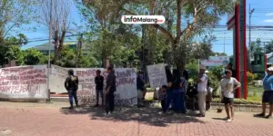 Warga Desa Panggungrejo Demo RSUD Kanjuruhan, Tuntut Pengelolaan Lahan Parkir