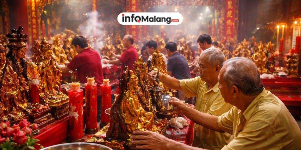 Ritual Antar Dewa dan Pembersihan 36 Rupang di Klenteng Eng An Kiong Jelang Imlek 2577