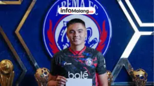 Kiper Arema FC Gianluca Pandeynuwu Menunggu Kesempatan Debut