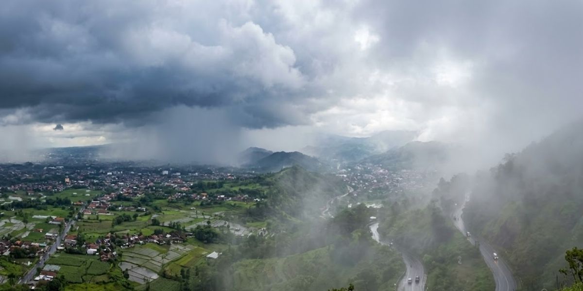 Prakiraan Cuaca Malang Batu 17 Januari 2026: Waspada Hujan dan Udara Kabur