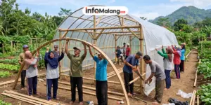 Babinsa Bersama Warga Sukoharjo Kerja Bakti Green House