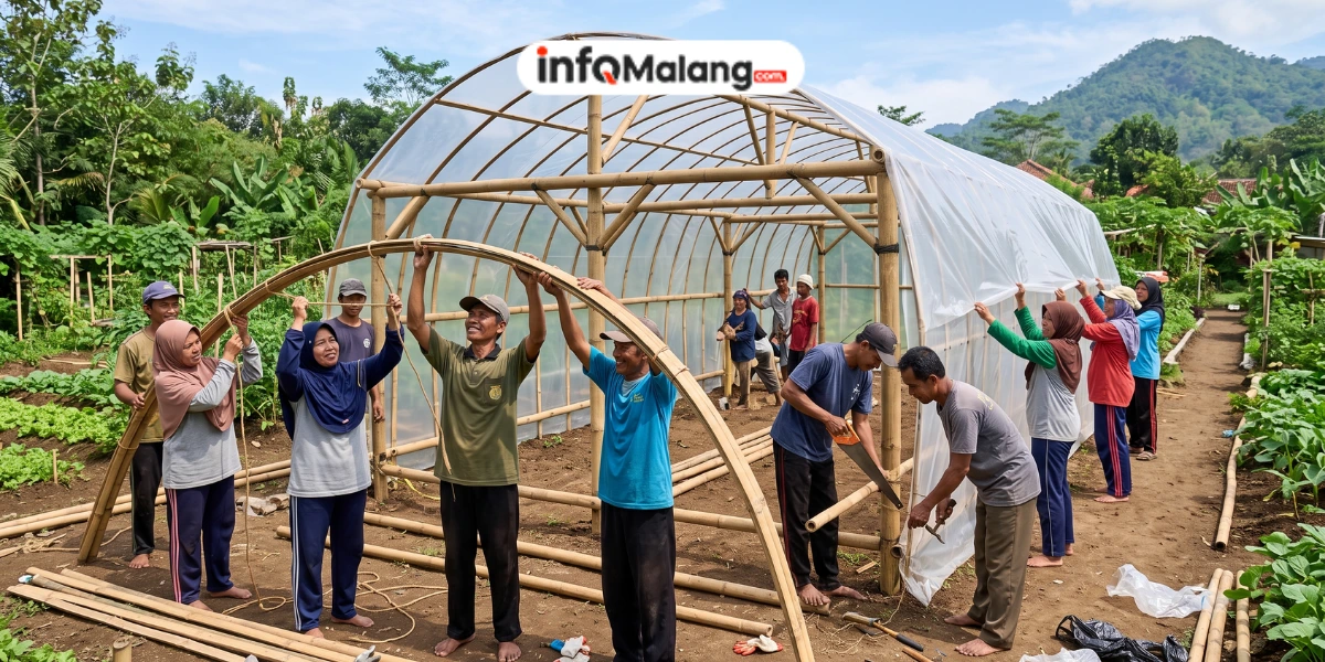 Babinsa Bersama Warga Sukoharjo Kerja Bakti Green House