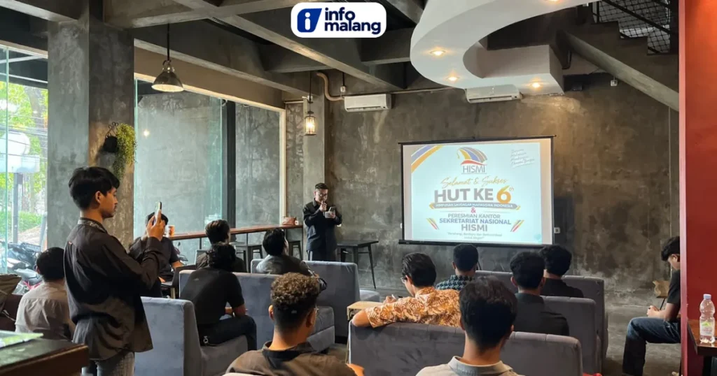 Sejumlah peserta mengikuti rangkaian acara HUT HISMI ke-6 dan peresmian Kantor Sekretariat Nasional HISMI di Cafe Kopass, Sabtu (31/10/2026).